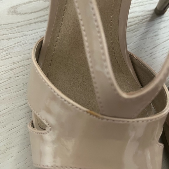 Kenneth Cole Reaction Womens Beige Patent Slingback Heels Shoes Size 8 - Picture 9 of 12